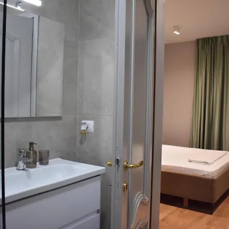 Tam Serviced Shallvaret District Apartmán