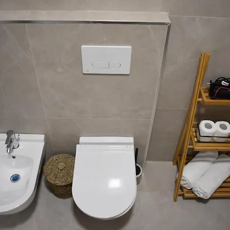 Tam Serviced Shallvaret District * Tirana