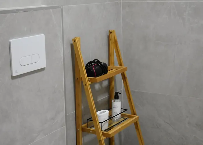 Tam Serviced Shallvaret District Τίρανα